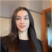 Tengo 18 años , pero siempre e ayudado a niños de los primeros cursos de primaria y se me dan bien los niños